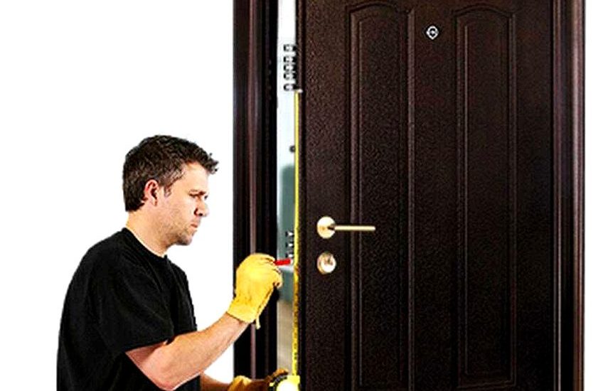 монтажник металлических дверей