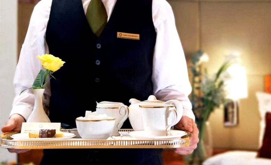 официант room service