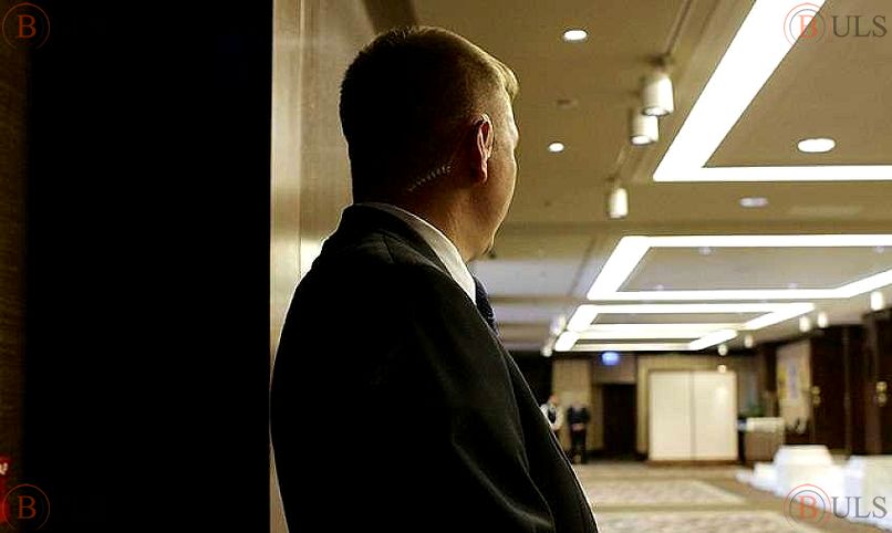 охранник в бизнес-центр