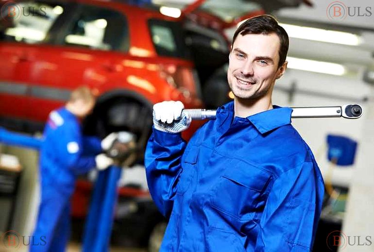 помощник автомеханика