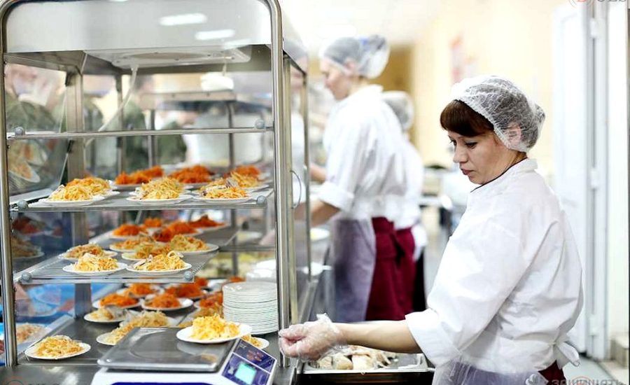 повар на линию раздачи