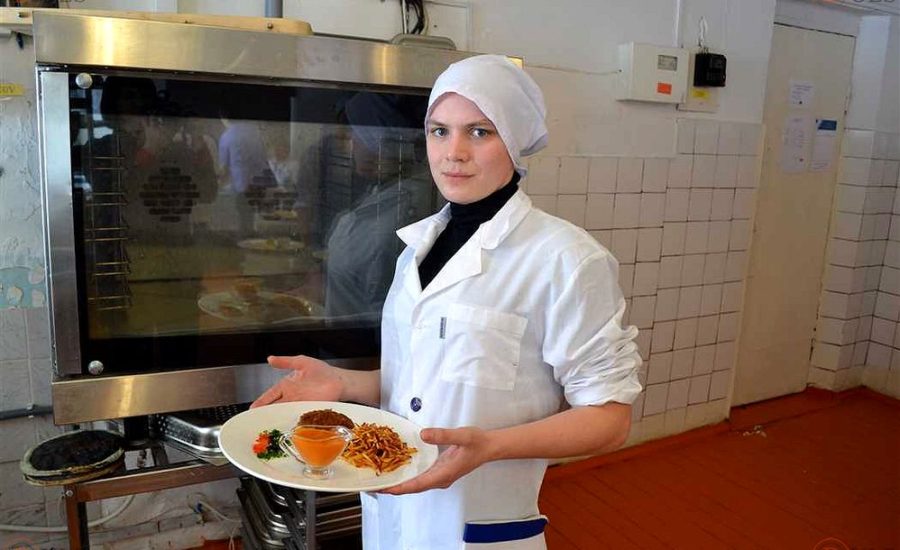 повар в офисную столовую