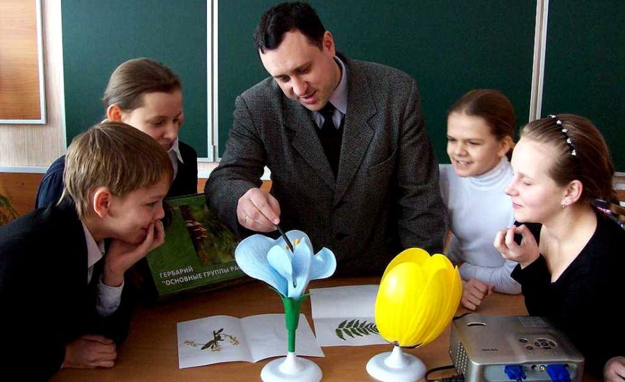 преподаватель биологии