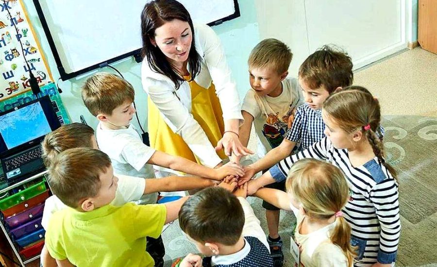преподаватель в детский центр