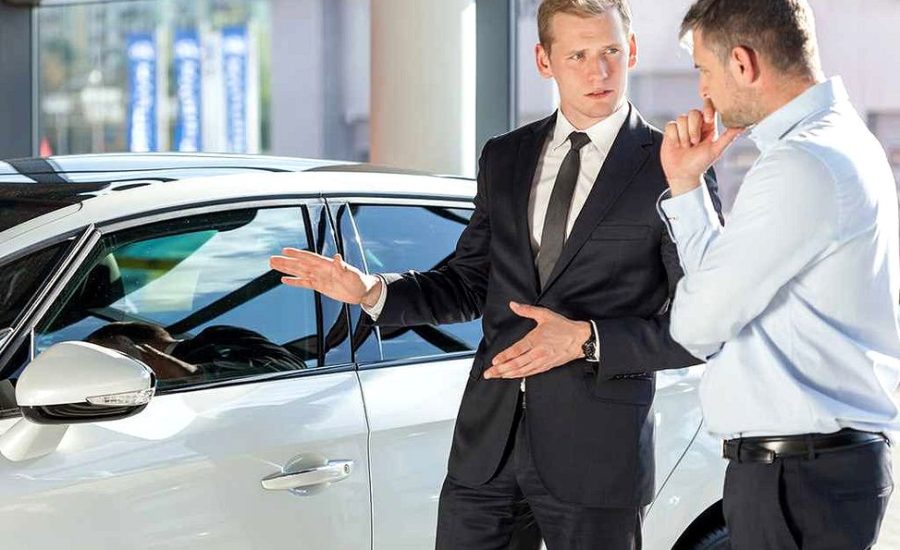 продавец-консультант автомобилей