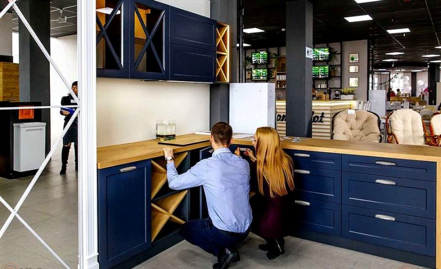 продавец-консультант кухонь