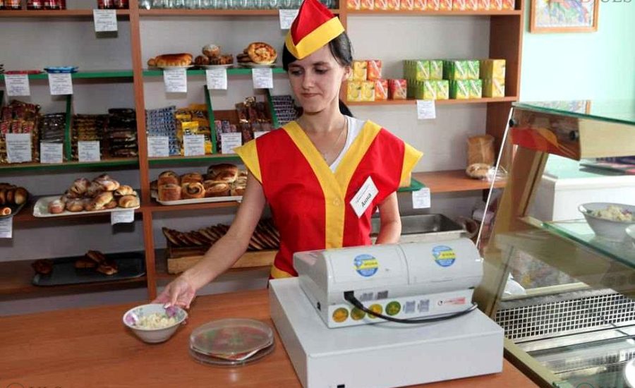 продавец в продуктовый магазин