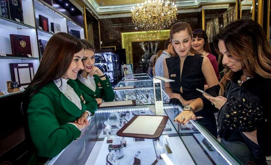 продавец в ювелирный салон