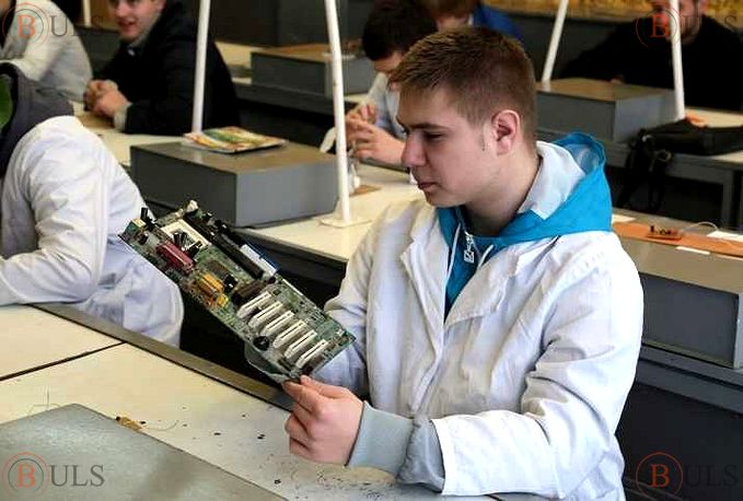 слесарь-сборщик радиоэлектронной аппаратуры и приборов