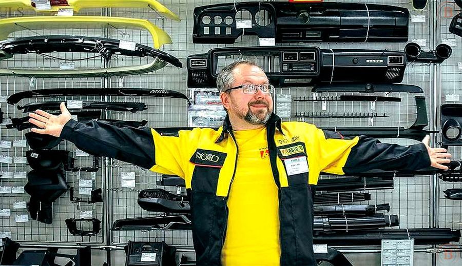 специалист по продажам запчастей