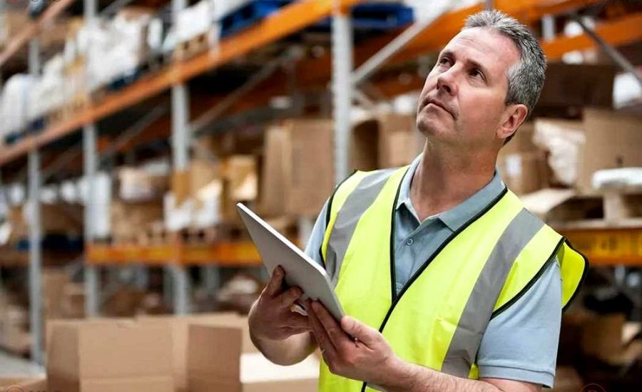 старший кладовщик-комплектовщик