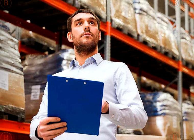 старший специалист по логистике